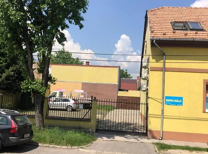 Hostel Konvoj Szallo