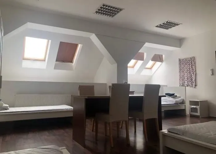 Hostel Konvoj Szallo *