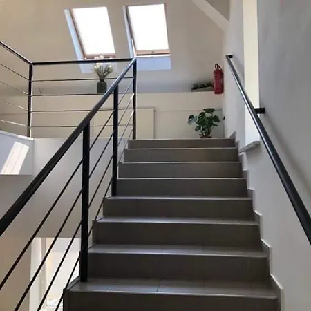 Hostel Konvoj Szálló *