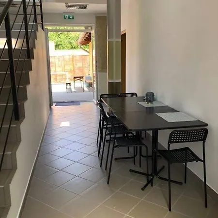 Konvoj Szálló Hostel
