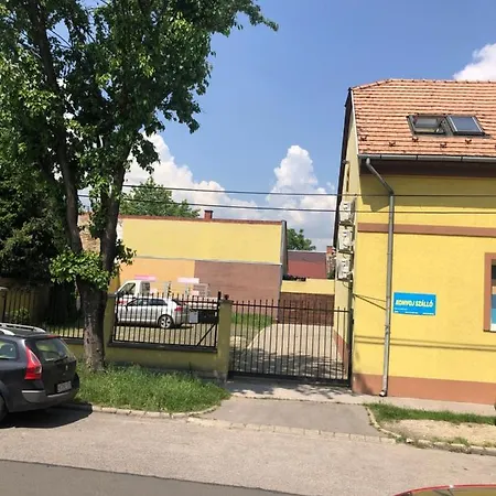 Vandrarhem Konvoj Szallo